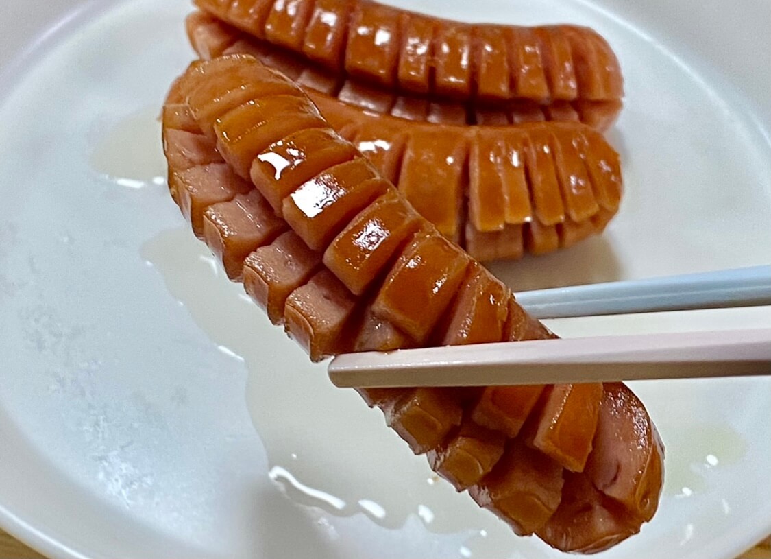 裏ワザ 徳用ウインナーが超超超ウマくなる 切り方 見た目ヤバいけどアリ カリカリ食感にやみつき ヨムーノ