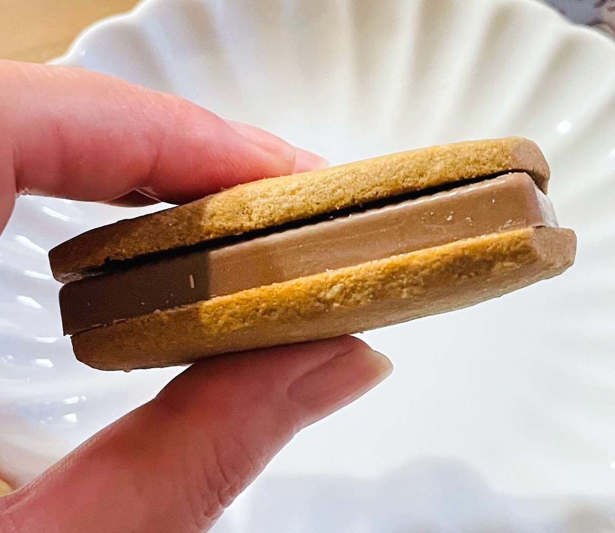 これは買って大正解！【カルディ】「チョコレートサンドクッキー キャラメルモンブラン」購入制限だけはやめて！10月のタイムリーヒットスイーツ