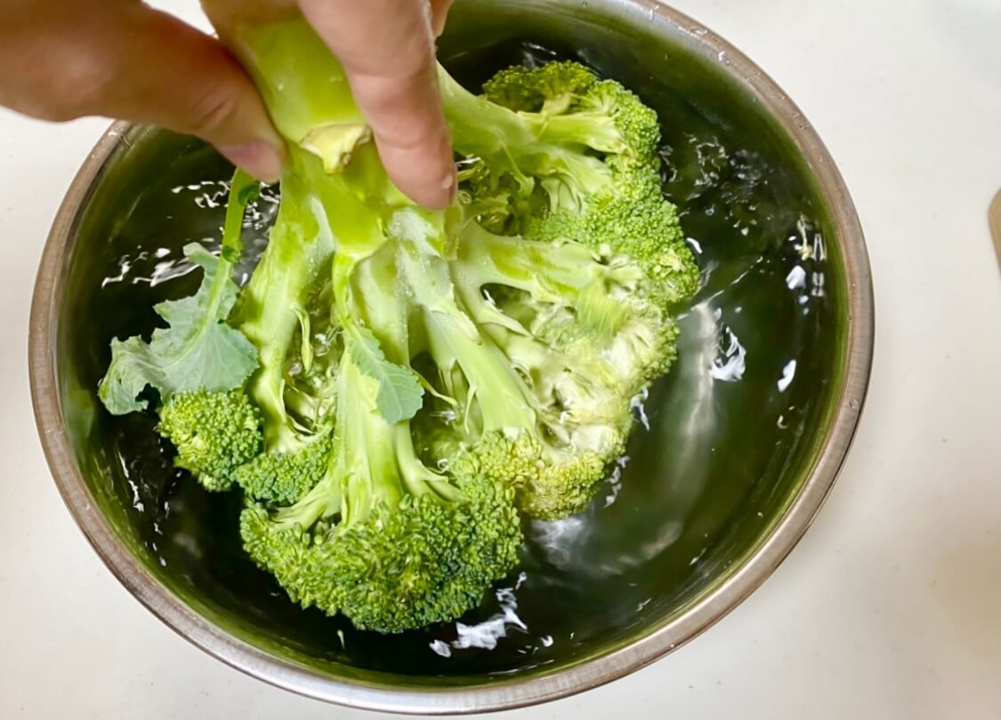 安井ファームさんが教える ブロッコリーの正しい洗い方 流水では不十分かも ヨムーノ 安井ファームさんが教える ブロッコリーの正しい洗い方 流水では不十分かも ヨムーノ