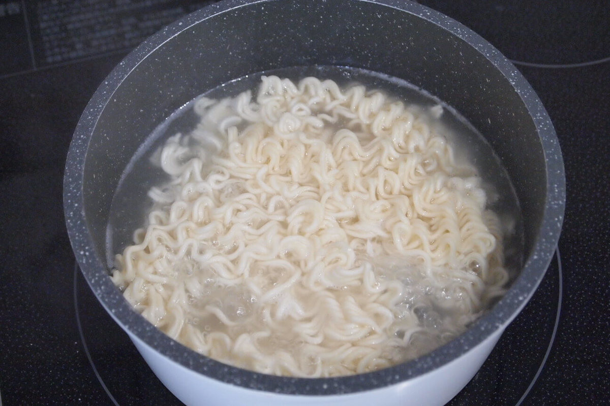 マツコも大大大絶賛 インスタント麺が劇的にウマくなる食べ方 サッポロ一番塩ラーメン カルボナーラ風アレンジ 今まで味わったことない