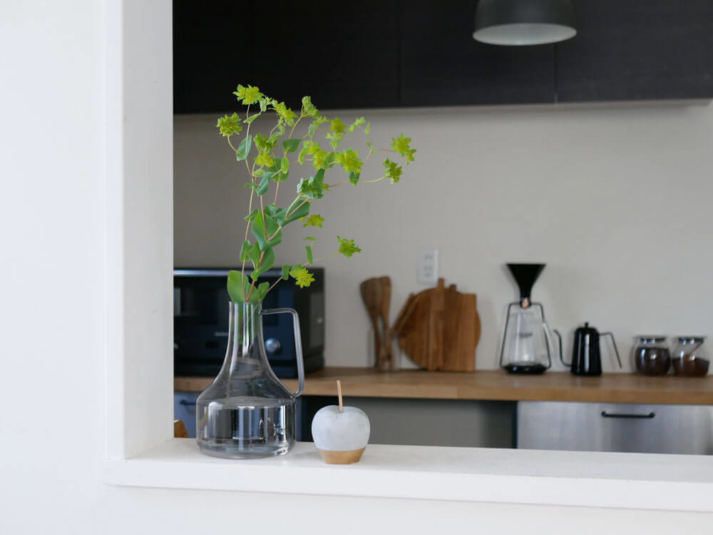 え もう花瓶に花を活けない まだ知らない フラワーベースの世界 ライトリー Glass 最新トレンドインテリア くふうlive