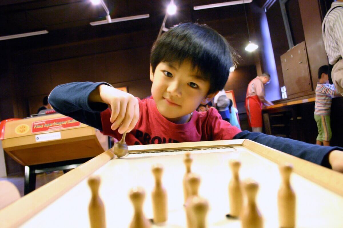 子供向けボードゲームおすすめ16選 ロングセラー 小学生向け 手作りゲームの参考にも ヨムーノ