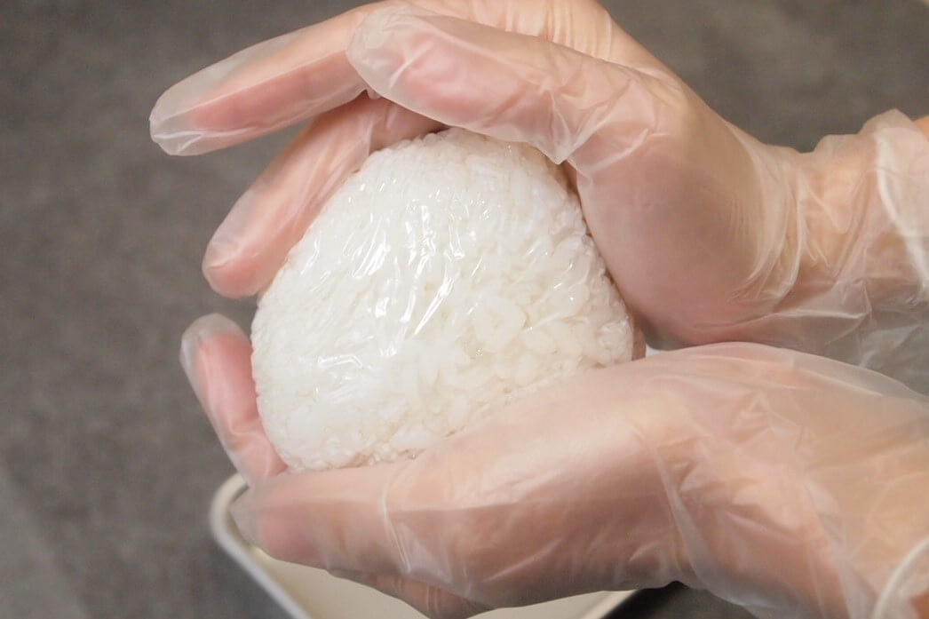裏ワザ 固くてぎっちり べちゃべちゃ 卒業 おいしい ふんわりおにぎり の作り方 食中毒対策にも ヨムーノ 裏ワザ 固くてぎっちり べちゃべちゃ 卒業 おいしい ふんわりおにぎり の作り方 食中毒対策にも ヨムーノ