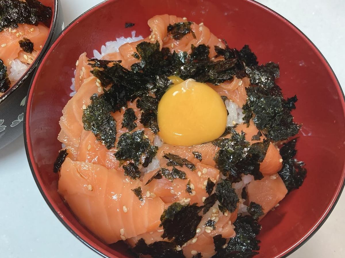 サーモンの漬け丼