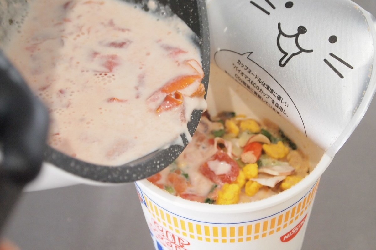 カップ麺アレンジ2選 現役シェフ考案 トマト缶ミルクシーフードヌードル も ヨムーノ