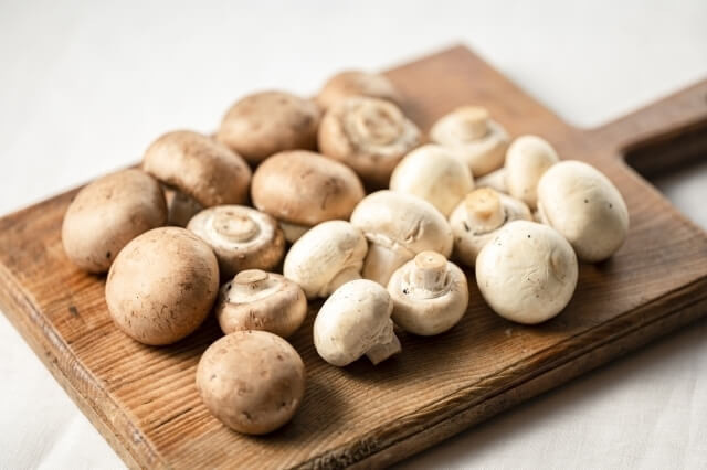 マッシュルームが黒い 食べても大丈夫 変色の原因と適切な対処方法 ヨムーノ