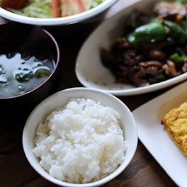 安くて手軽で栄養もとれる 一人暮らしの夕飯にオススメの 一人めし とは ヨムーノ